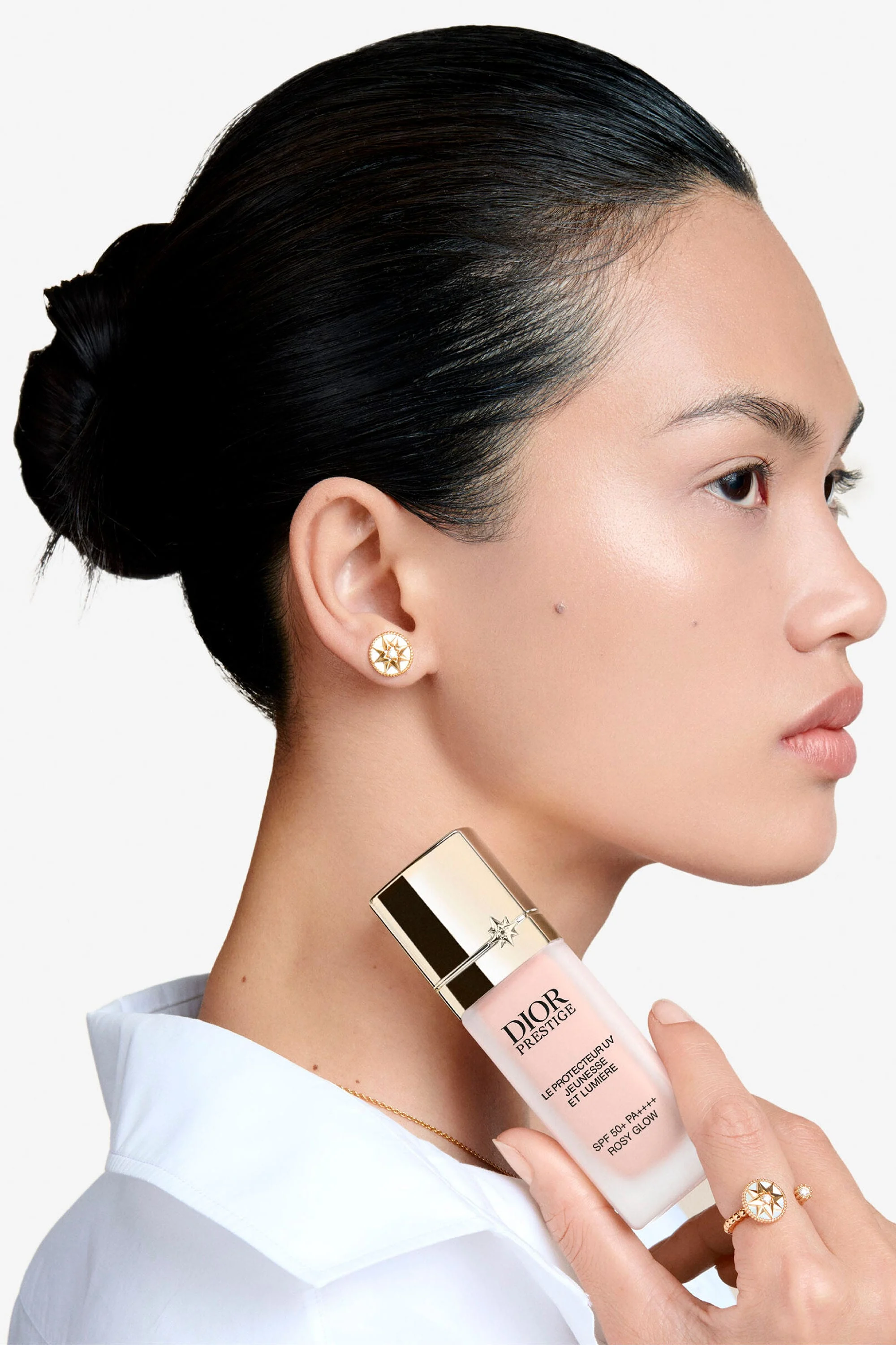 Model holding the product in hand